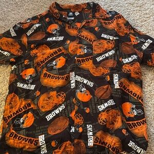 NFL Cleveland Browns Men's Short Sleeve Button-Up Shirt Brown
Orange Size L